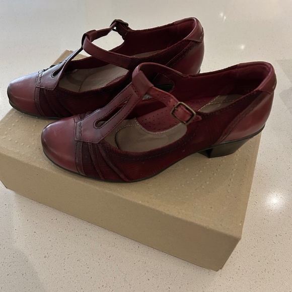 Earth T-Strap Shoes – Burgundy, Size 7 - Picture 1 of 7